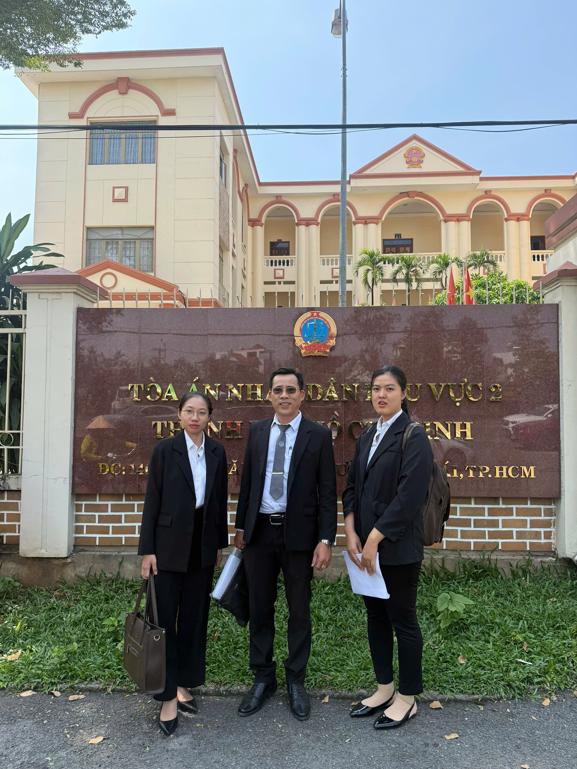 Vụ án hình sự sơ thẩm về tội “Cướp tài sản” diễn ra tại Tòa án nhân dân Khu vực 2 – Thành phố Hồ Chí Minh vào ngày 30/12/2025